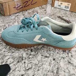 New Woth Box Converse Shoes Gum Botton  Beautiful Suede Sz W9