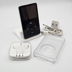 Apple iPod Classic 5th Gen A1136 MA446LL MP3 Media Player Black 30GB *READ*