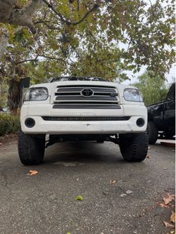 2000-2006 Toyota Tundra SR5 Double Cab Front Grille — White/Black