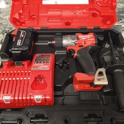 Milwaukee Model 2904-20 Hammer Drill Kit With 5.0 Ah Battery