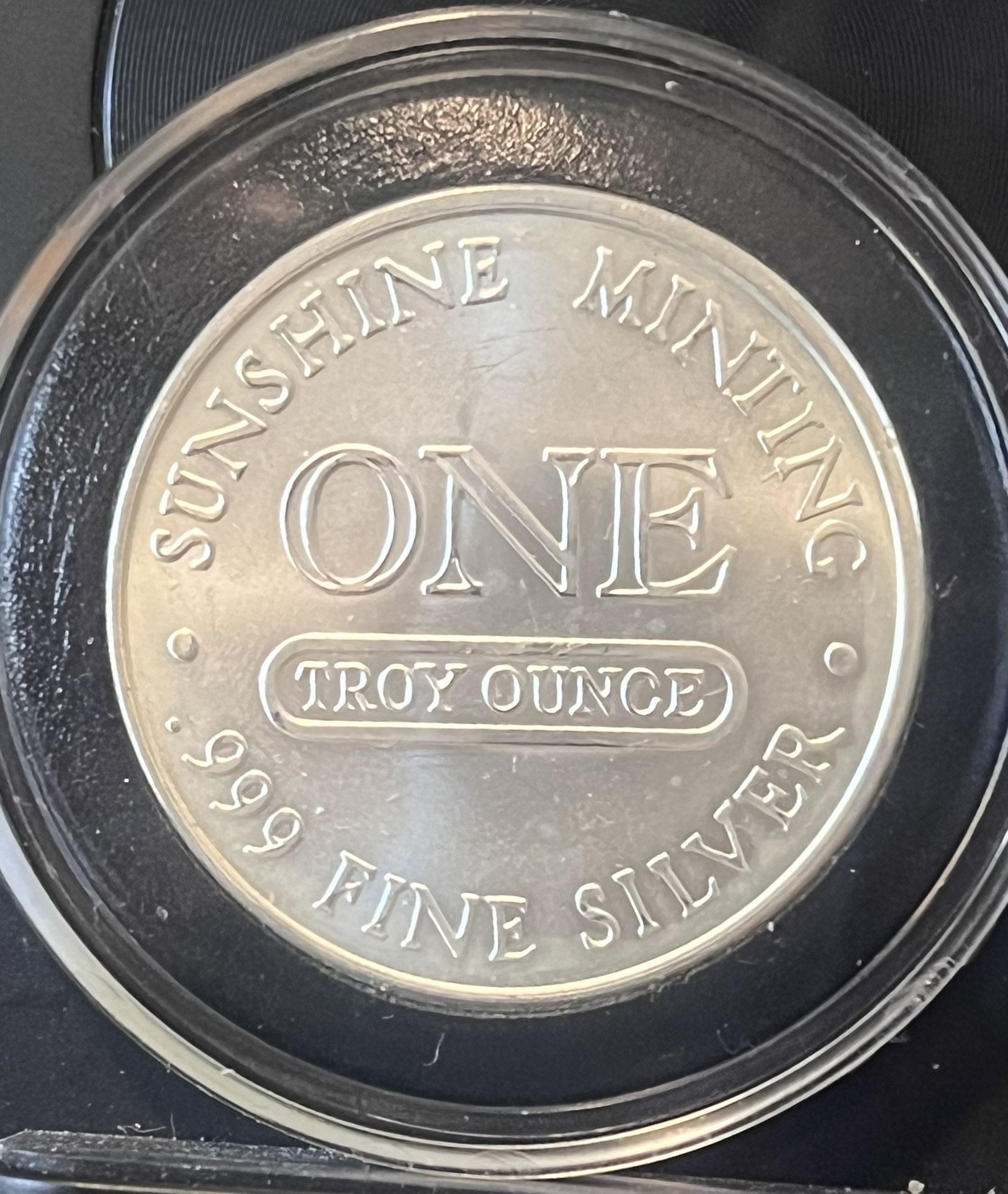 Sunshine Minting Silver Eagle • 1 Troy Ounce Pure Silver Round (.999 Fine Silver Bullion) in Protective Airtight Capsule