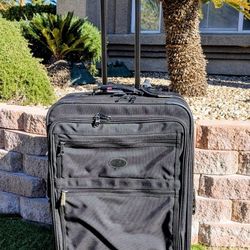 Kirkland Signature Black 26” Upright Expandable Wheeled Large Trip Suitcase GUC