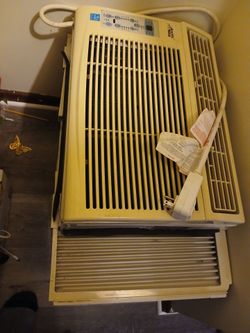 AC ARTIC KING.   12'000 BTU good working condition. $125