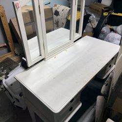 White Color Make Up Table
