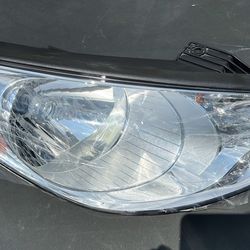 2010-13 Hyundai Tucson OEM New Right Headlight 