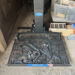 Wheelchair/scooter Lift