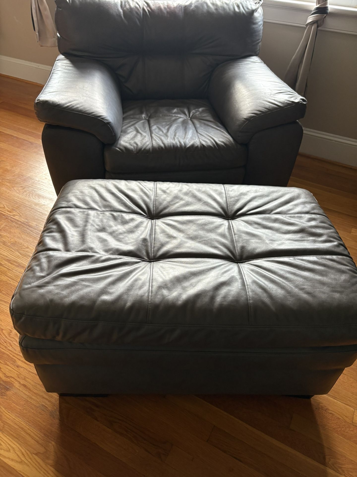 VERY COMFY Chair & Ottoman