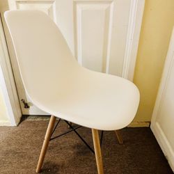 2 Pack Elon Series White Plastic Chair with Wooden Legs
