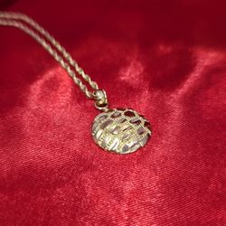10k Gold Roop Chain & Circle Pendant 