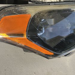 Kia Soul 2015 Passenger Side Headlight Assembly