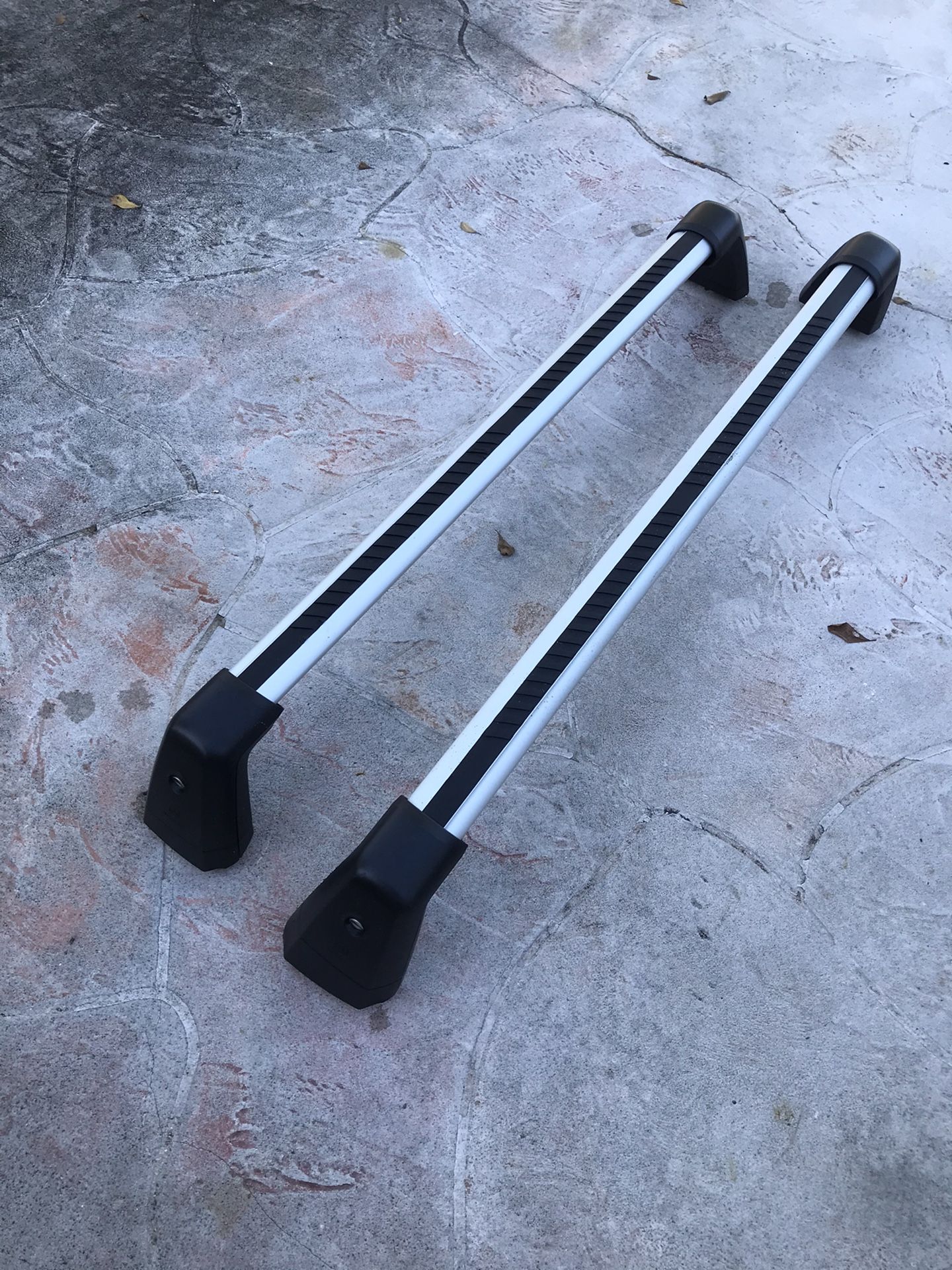 Mercedes R350 roof rack complete for Sale in Hialeah, FL OfferUp