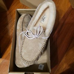 New WOMEN'S UGG SLIPPERS SIZE 9