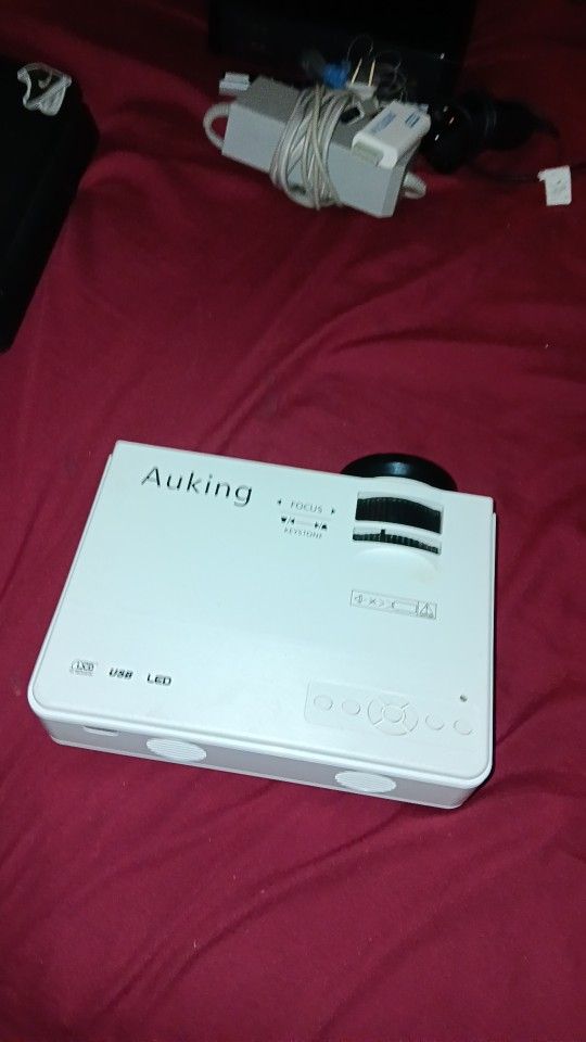 Auking LED Pojector
