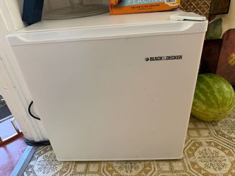 Mini refrigerator