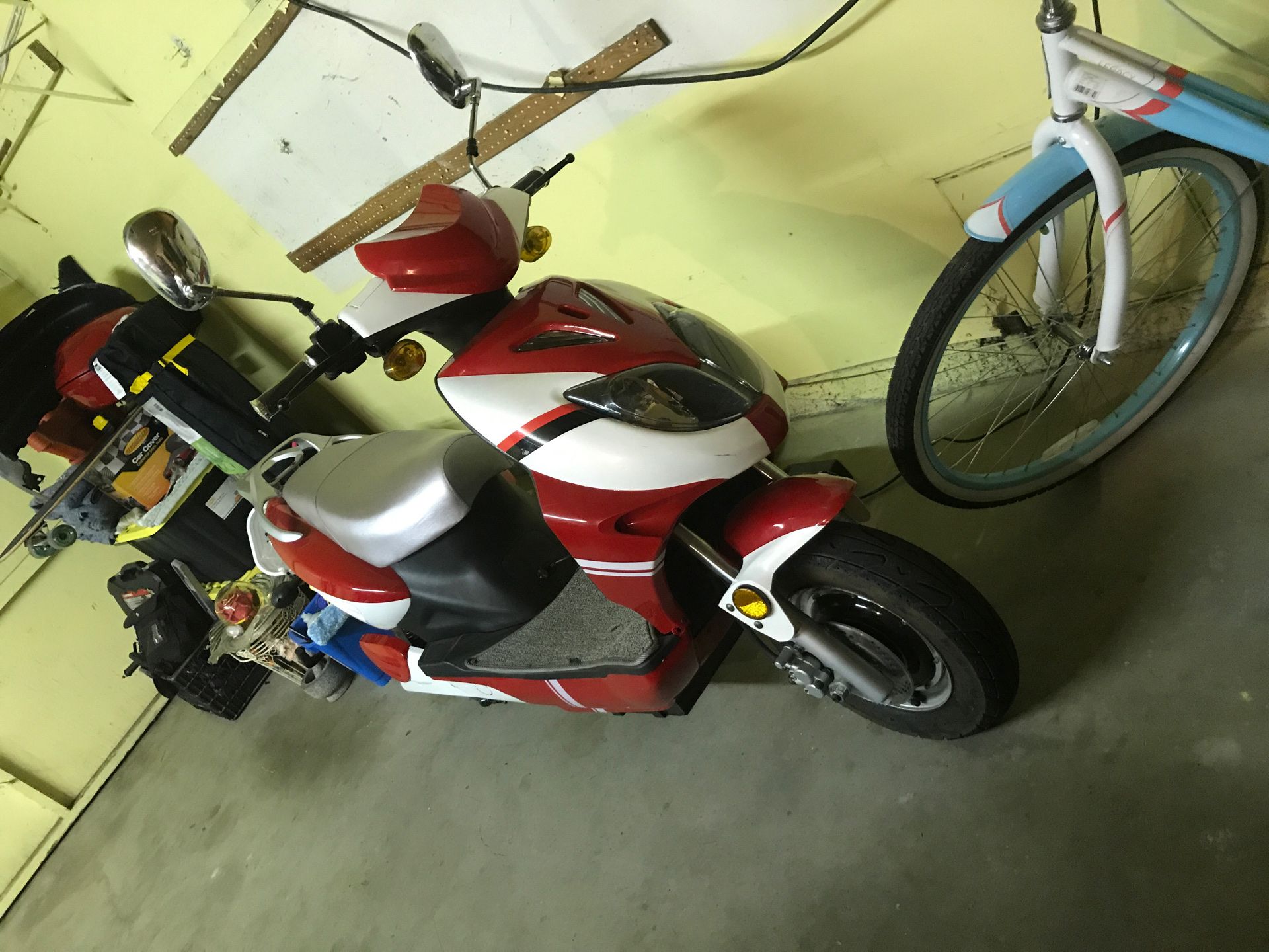 Electric moped scooter