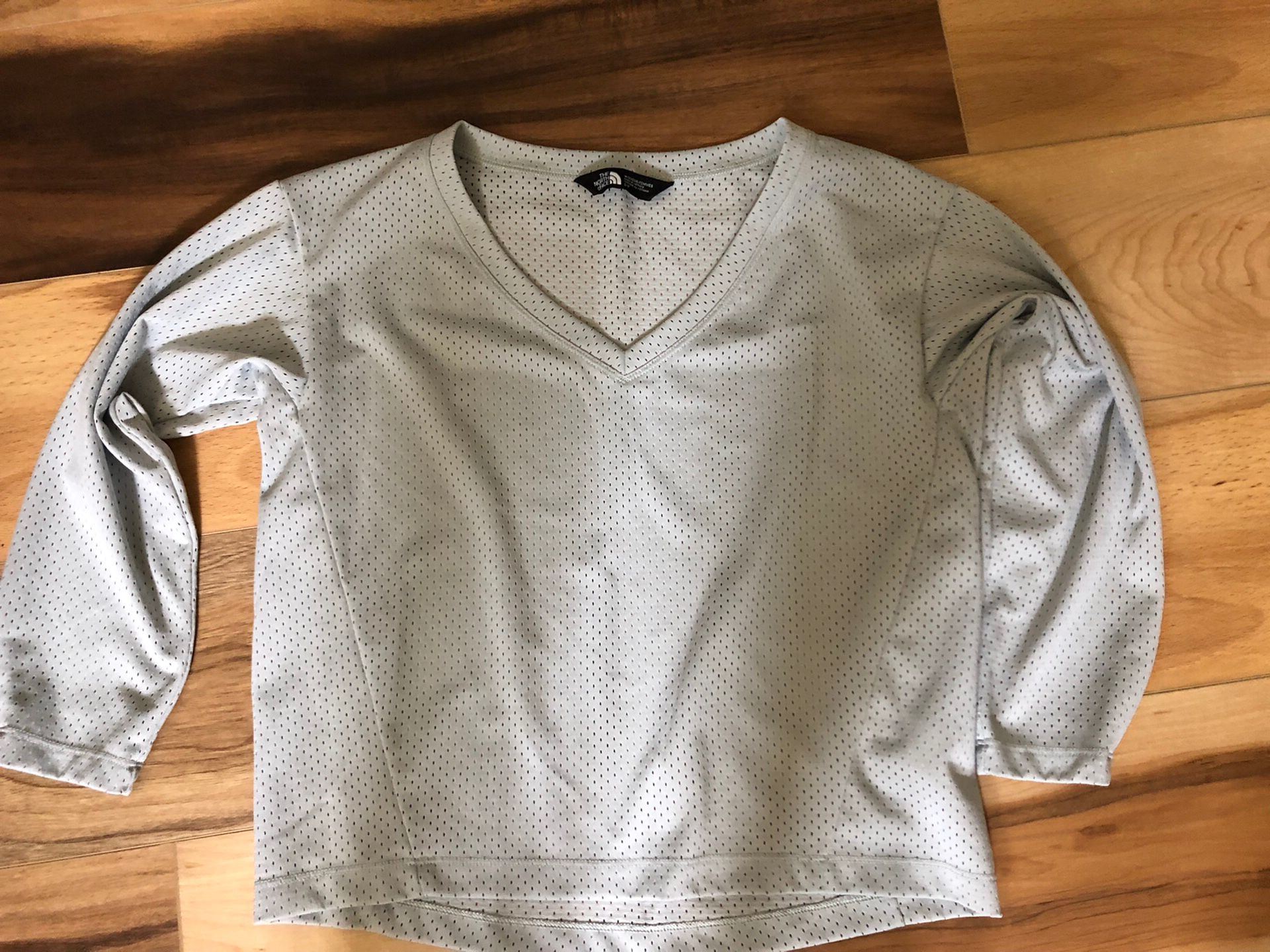 Womans Small The North Face Gray Mesh Jersey Shirt Crop Shirt