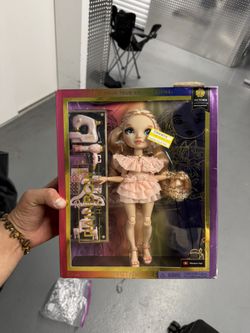 Rainbow High 🌈Victoria-Light Pink Fashion Doll~Freckles from Head to Toe