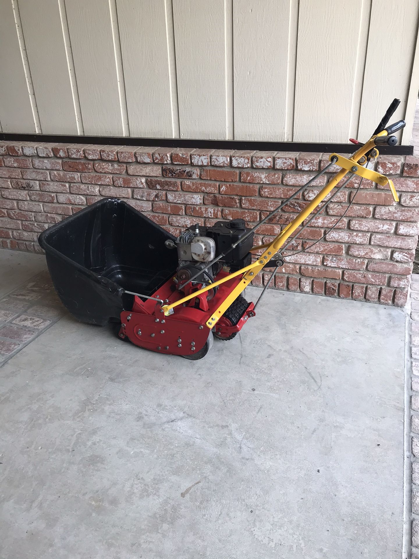McLane front throw reel lawn mower for Sale in Bakersfield, CA OfferUp