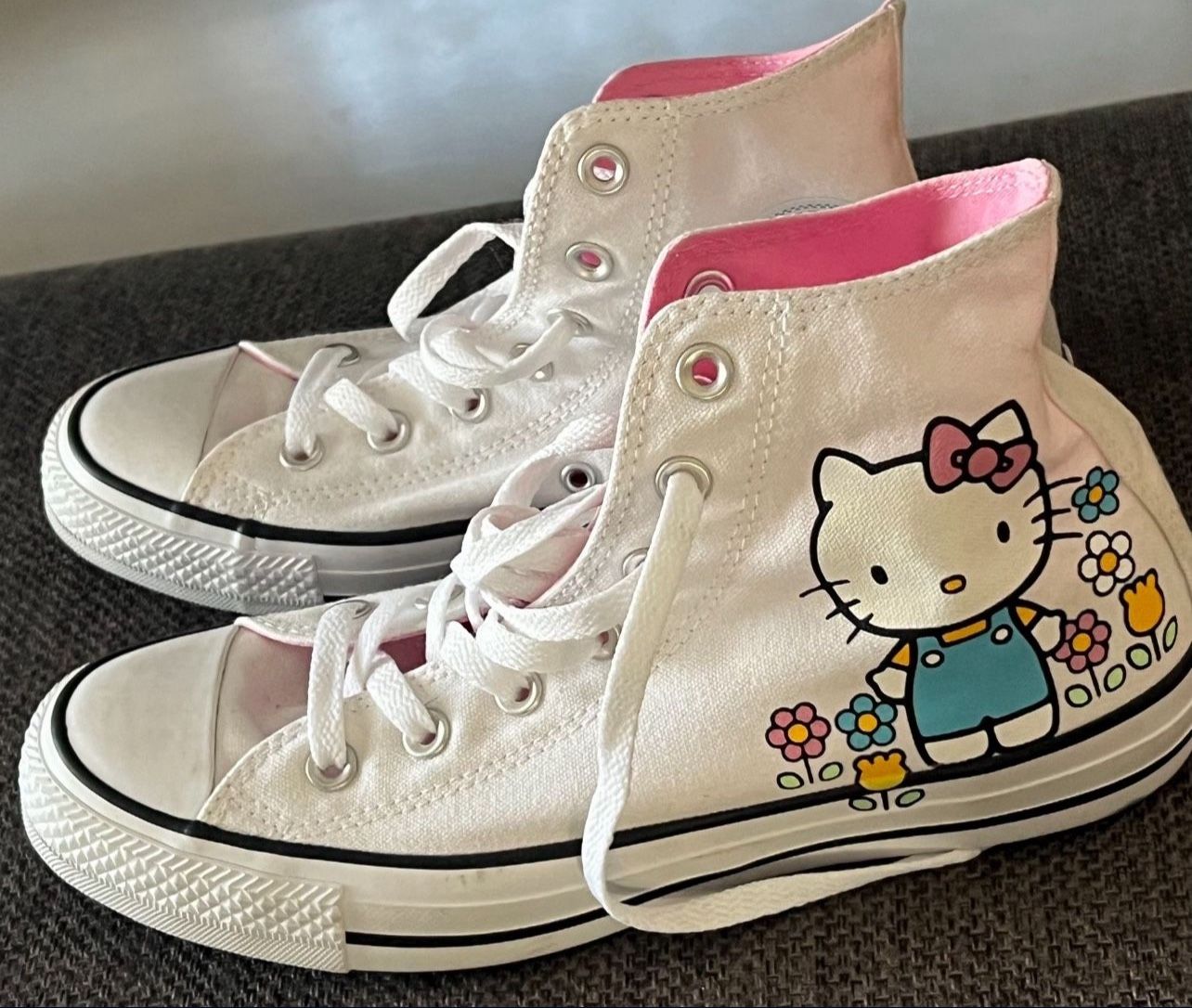 Hello Kitty Converse