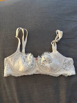 Victoria’s Secret White Lace Underwire Bra