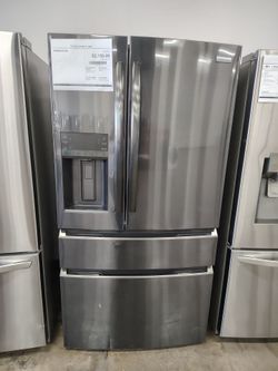 21.5 cu ft Counter -Depth Refrigerator H 70/ w 35.9/D 31.8