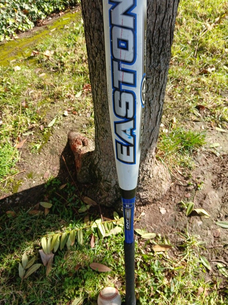 BIG BARRELL  EASTON BASEBALL BAT LOCATED IN GLENDORA 