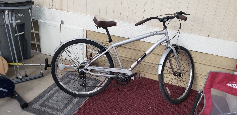 bike Huffy Sienna 2 ea sold seperate kit & extra tube9/20/25 like NEW yakima