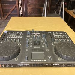 M-audio DJ Controller 