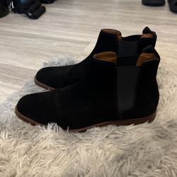Men’s Shoes. Size 7- Aldo