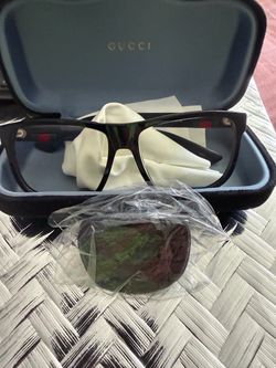Men gucci prescribed glasses the glass turns black also can remove the prescribed glass and put the black glass to use them like sunglasses I baught t