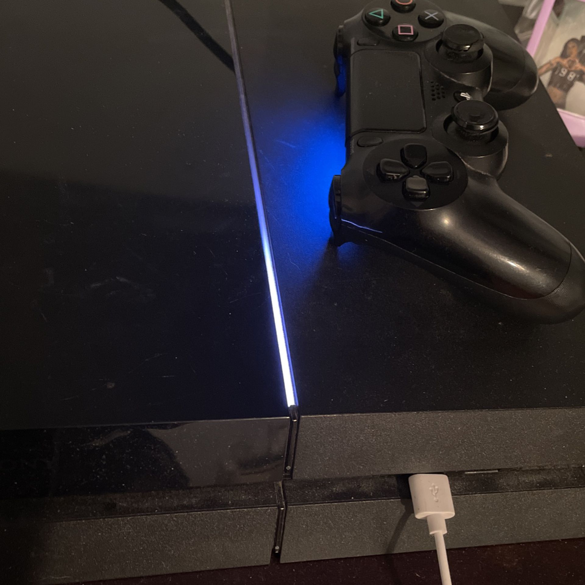 PS4 GREAT CONDITION HAS GAMES 