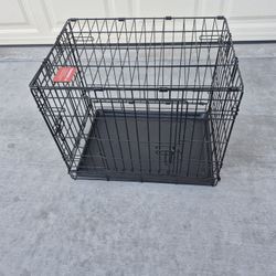 24" L  X  18"  W  X 19" H // Folding Wire Dog Crate In Good Condition 