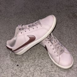Nike Court Royale pink