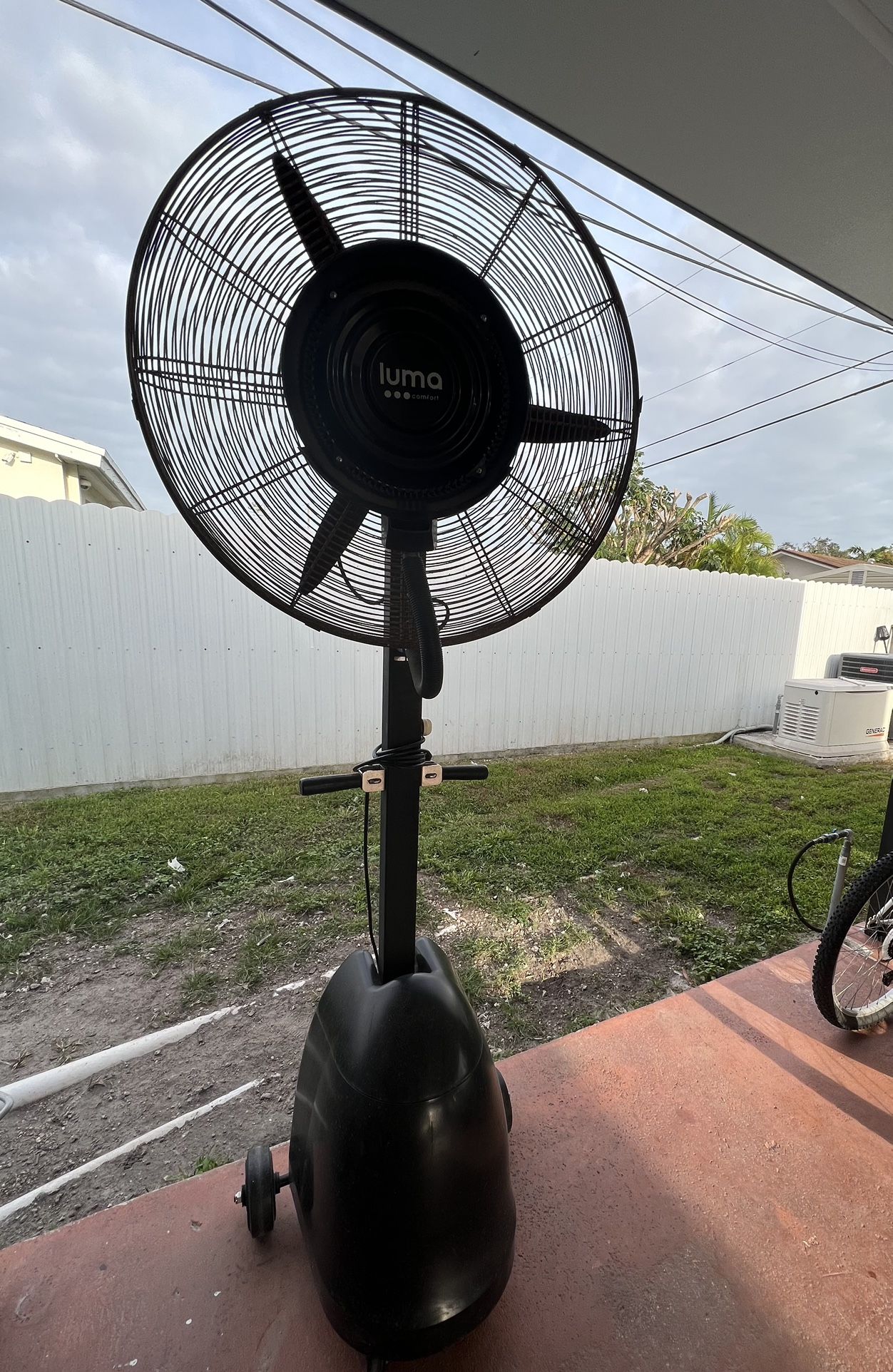 Luma Comfort 26" Oscillating Outdoor Misting Fan