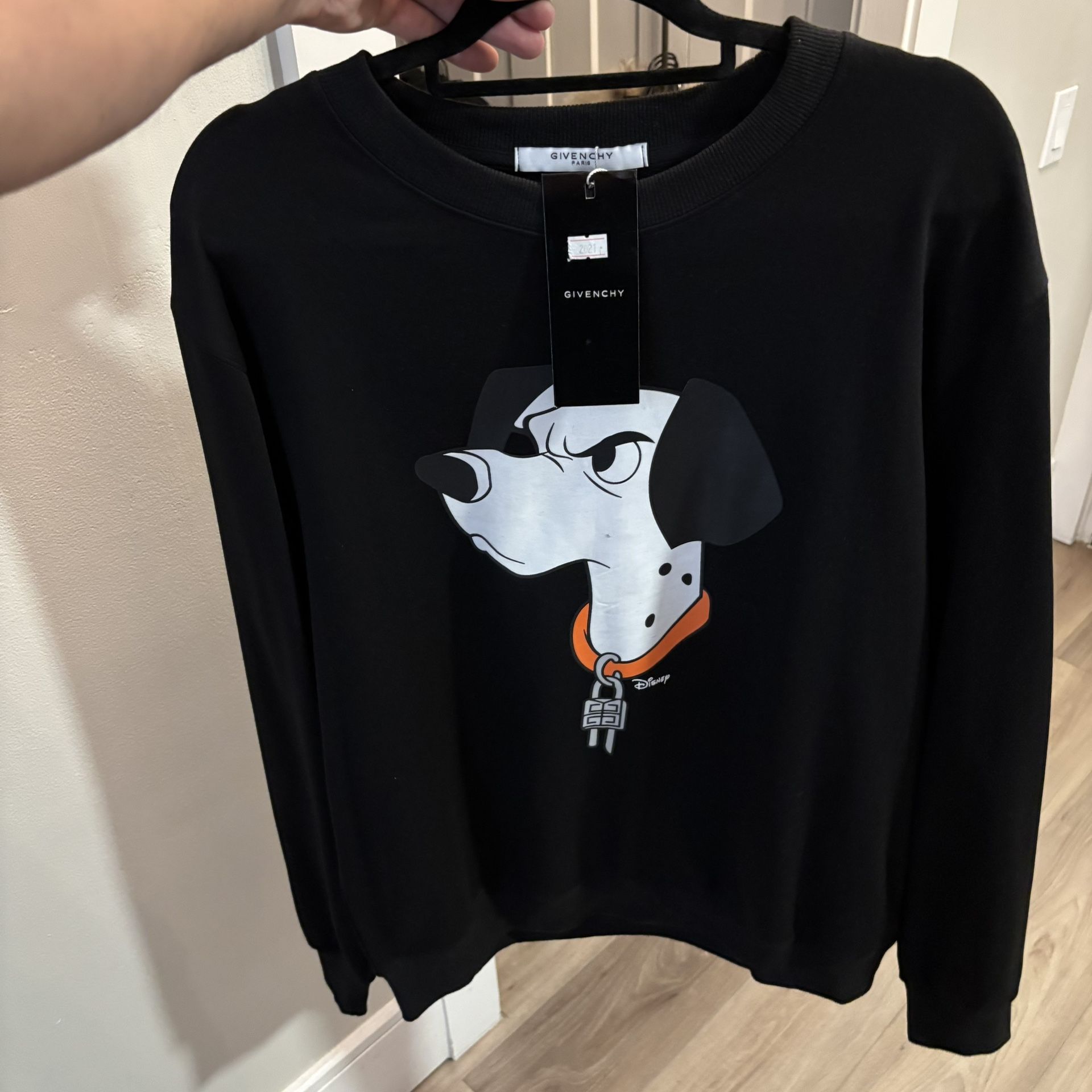 Men’s Sweater Size M/L