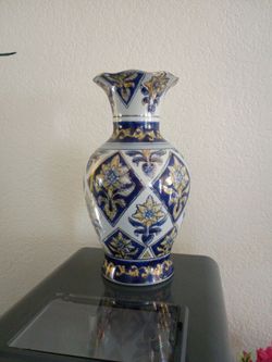 Vintage Chinese Style Vase