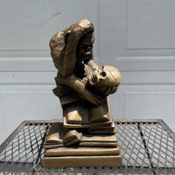 Darwin Statue