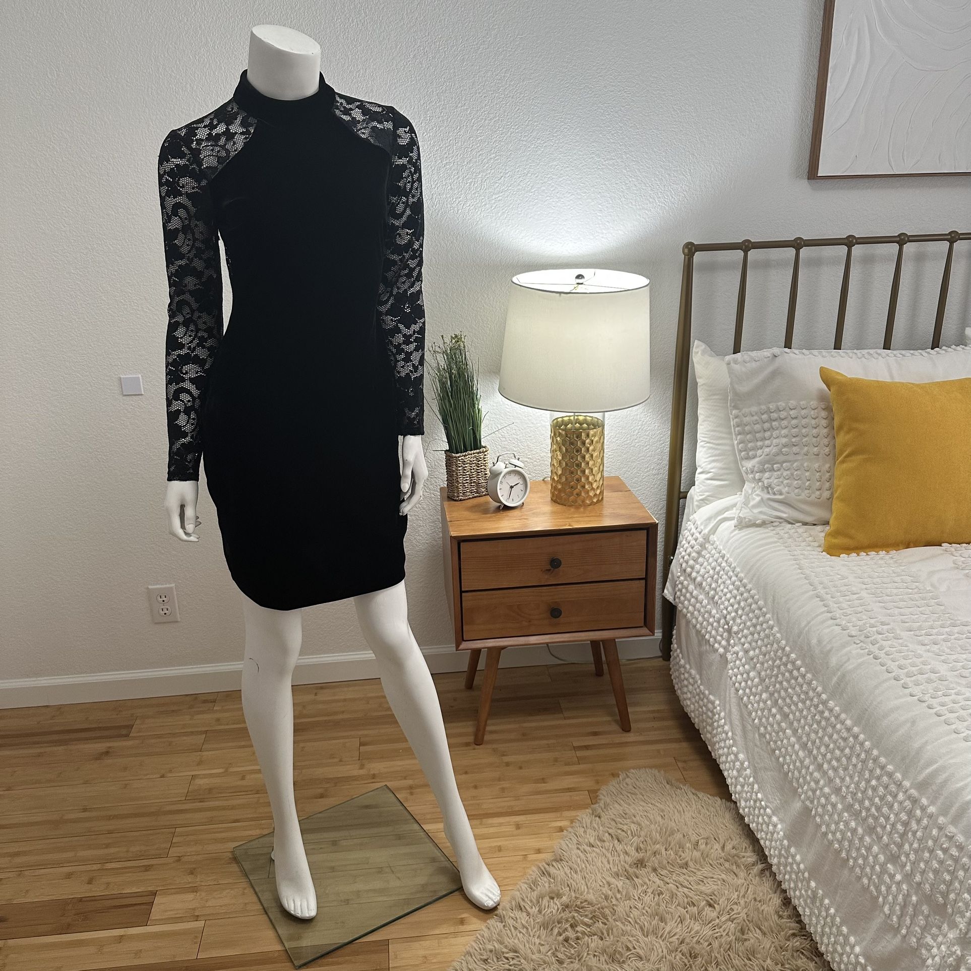 windsor black lace dress Keep The Spark Off-The-Shoulder Mini $131.60 Style it with delicate jewelry and minimal accessories—the Midnight Vine print and the soft satin bows already tell the story Windsor Emilia Corset Lace-Up Mini