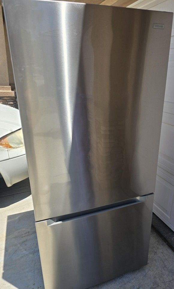Vissani Refrigerator