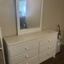  Dresser And Mirror. 