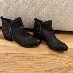 Lucky Brand Women’s Black Leather Booties With Zipper Detail Size 7.5