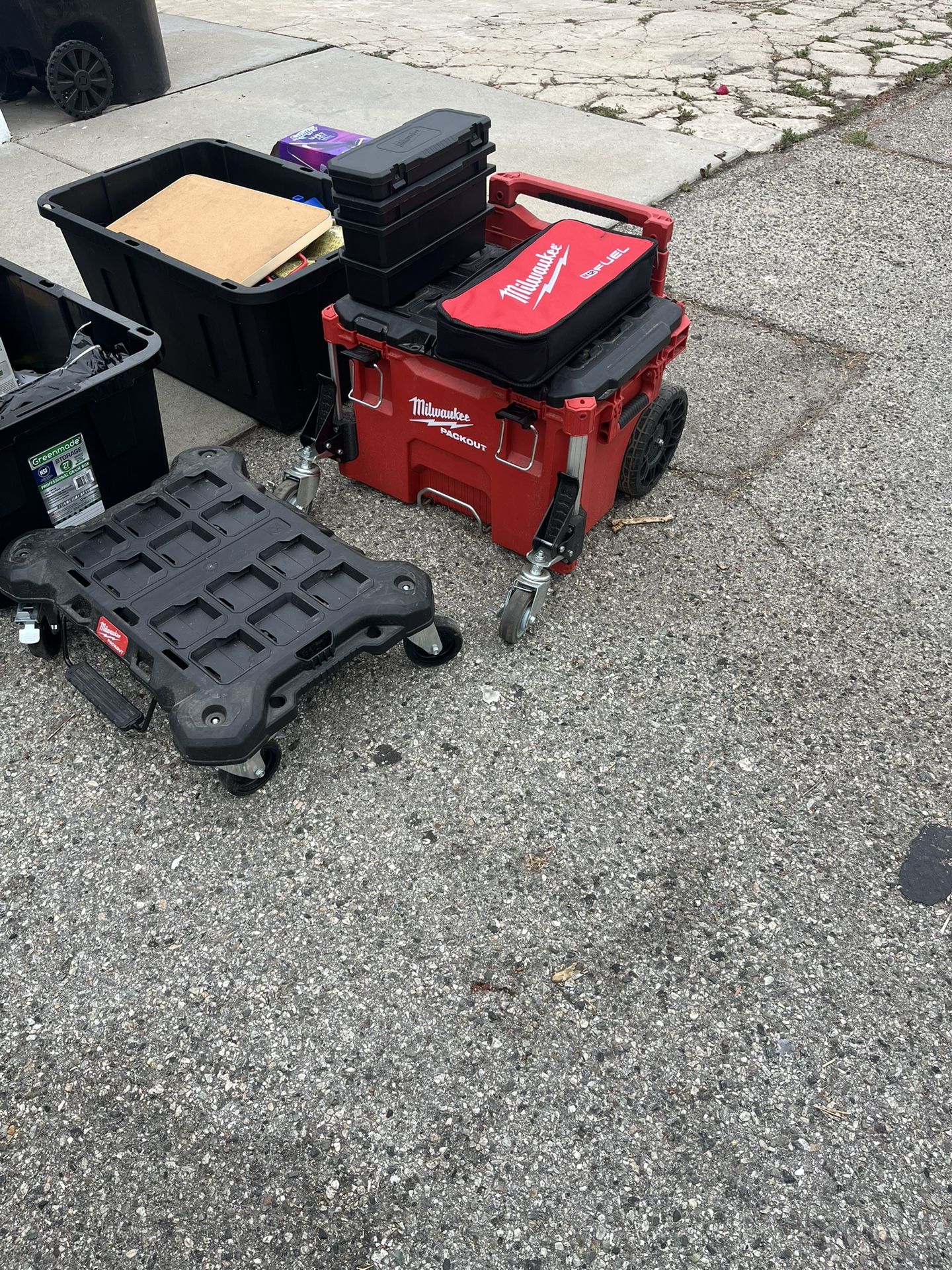 Milwaukee Pack out Tool Box With Wheels And Roller