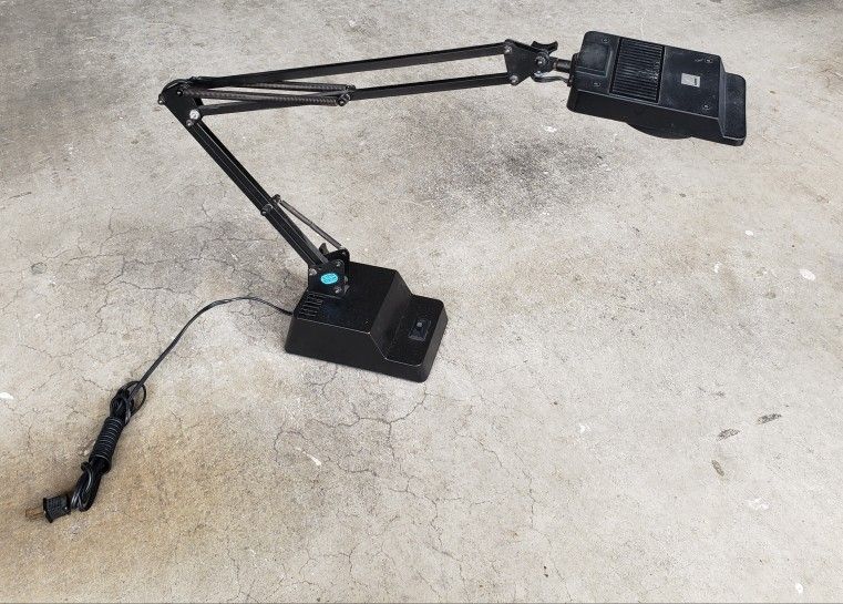 Vintage MCM Electrix 7500X Adjustable Arm Desk Lamp