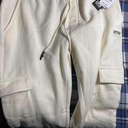 M essential white sweatpants