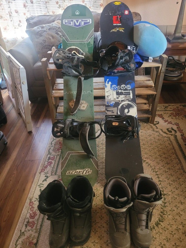 2 Snowboards, 2 Sz 9.5 Boots 2 Goggles