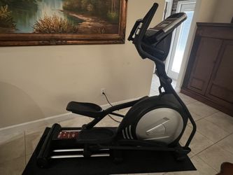 Sole Elliptical E25 Machine