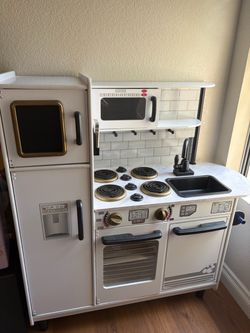 Children’s Kitchen play set
