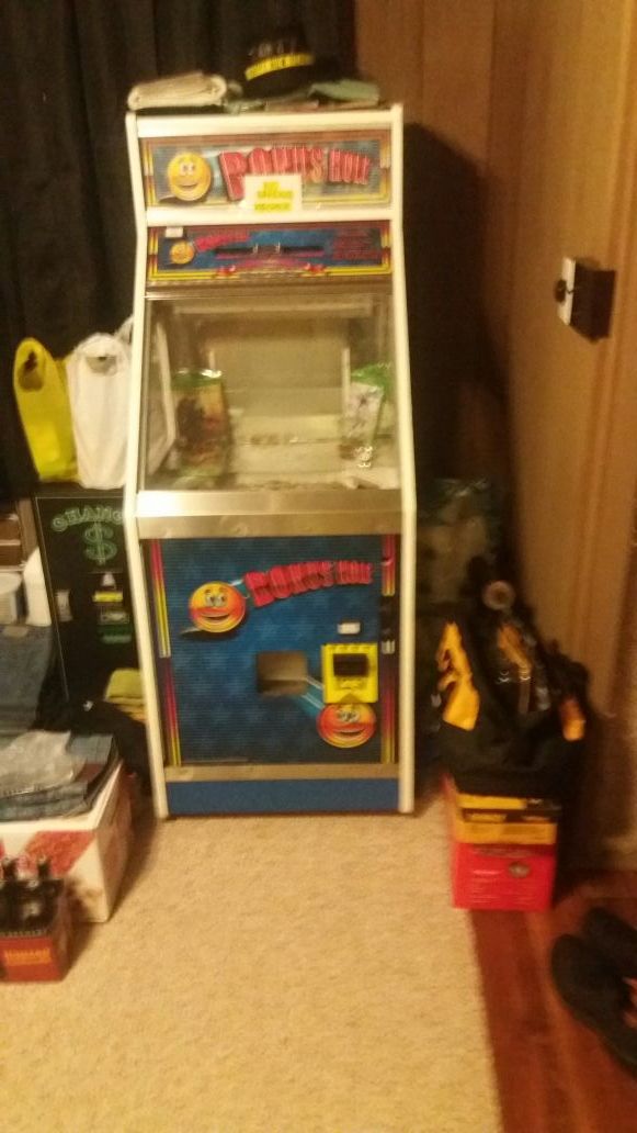 Bonus hole coin pusher w/money changer