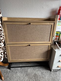 Shoe cabinet