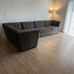 5 Piece Modular Sectional - In Good condition 